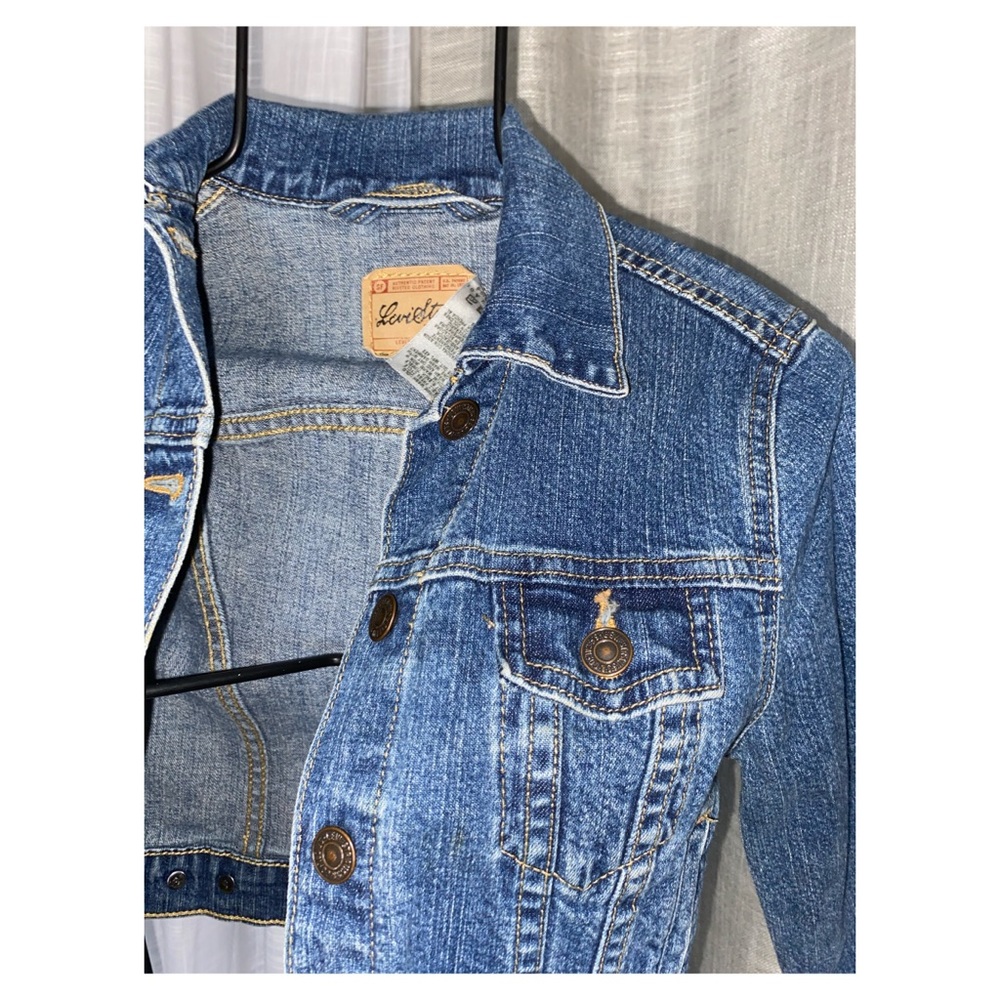 jean jacket 💙 - Picture 2 of 4